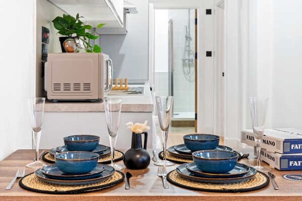 Apartment | Dining - 5 Guests - 2 Bedrooms - Brighton Centre - Petsok (Brighton)