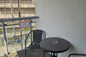 Apartment | Outdoor dining - 2 Bed Appt - City Centre - Private Balcony (Swansea)