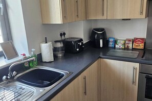 Apartemen | Dapur pribadi | Lemari es, microwave, oven, dan kompor