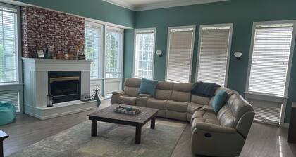 NEW-gorgeous water front home with private dock