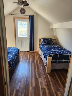 3 chambres, fer et planche à repasser, Wi-Fi, draps fournis