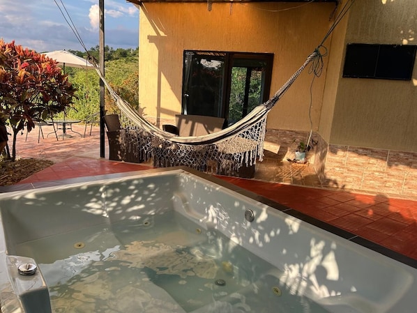 Outdoor spa tub