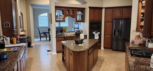 Spacious Upscale 5-room house 1 ACRE Pet Friendly in Cypress