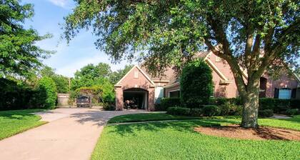 Spacious Upscale 5-bedroom house 1 ACRE Pet Friendly in Cypress