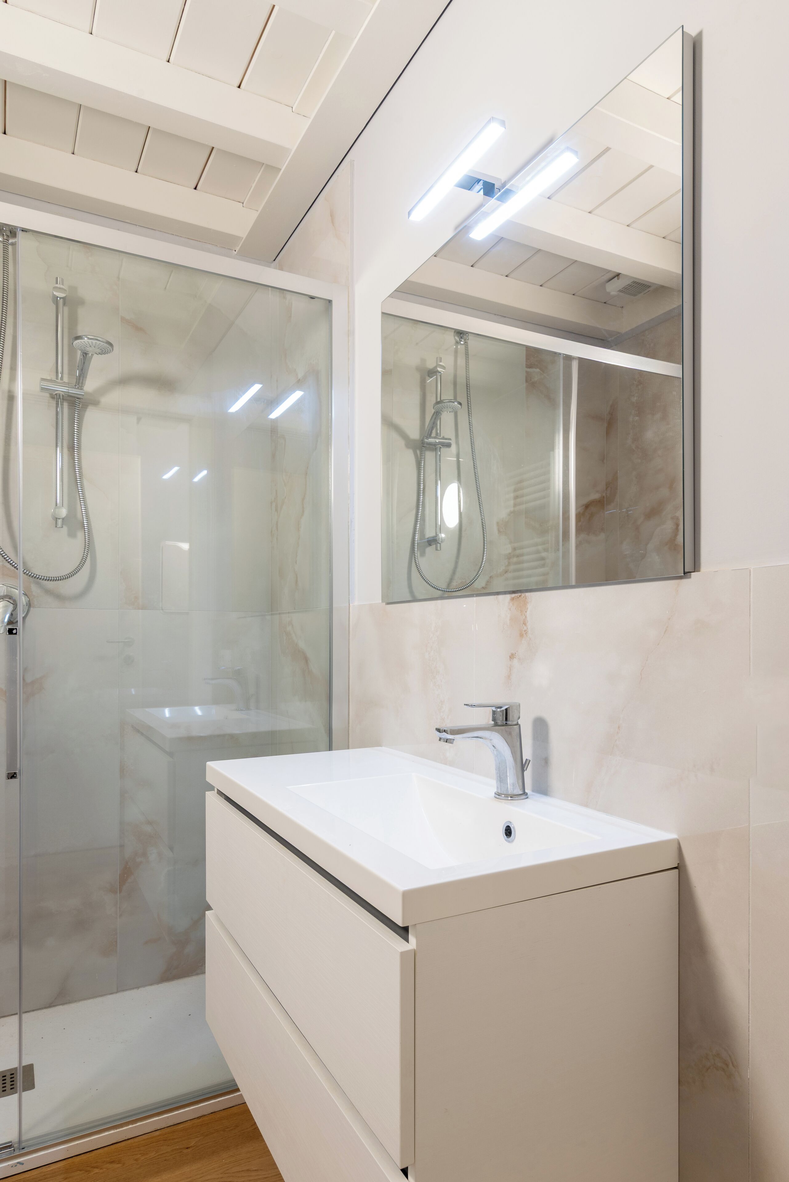 Doccia, asciugacapelli, bidet, asciugamani