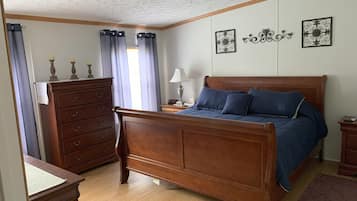 3 bedrooms, iron/ironing board, WiFi (free), bed sheets