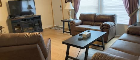 Smart TV, chimenea y reproductor de DVD