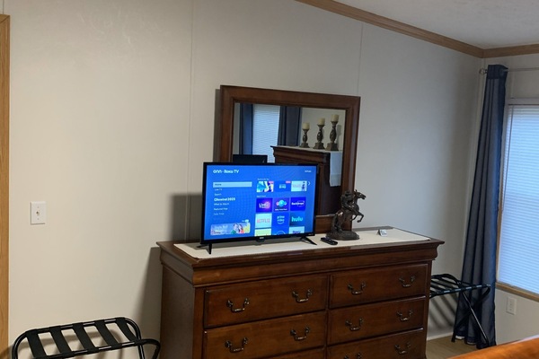 3 bedrooms, iron/ironing board, WiFi (free), bed sheets