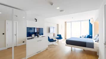 Desk, laptop workspace, free WiFi