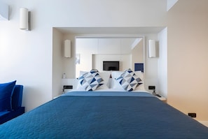 Desk, laptop workspace, free WiFi - Batumi Orbi City Sea View (Batumi)