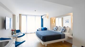 Desk, laptop workspace, free WiFi