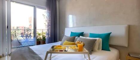 2 عدّة غرف نوم ومكواة/لوح كي وواي فاي وملاءات أسرّة