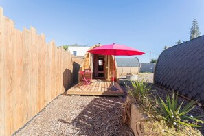 Terrace/patio - Unusual room POD Rose (Saint-André)