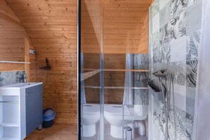 Boblebad, hårføner, bidé og såpe