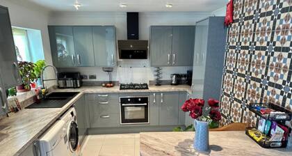 Room-4 bed Masonette With Garden