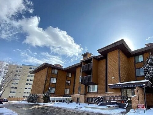 2-bedroom condo in gorgeous Colorado Springs 5-10 minutes from many attractions