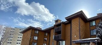 2-bedroom condo in gorgeous Colorado Springs 5-10 minutes from many attractions