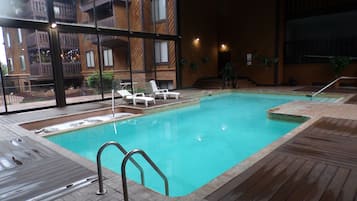 Indendørs pool, opvarmet pool