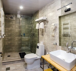 Basic Double or Twin Room, Balcony, Garden View | Bathroom | Hair dryer, towels, soap, shampoo - Hotel Resolute (Shekhvetili)