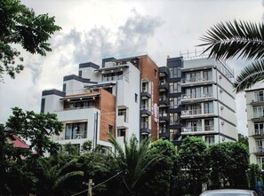 A multi-story residential building with balconies, large windows, and a modern architectural design. - Hotel Resolute (Shekhvetili)