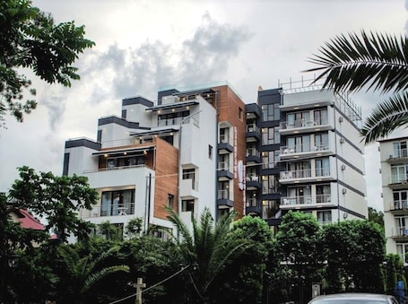 Exterior. Hotel Resolute
