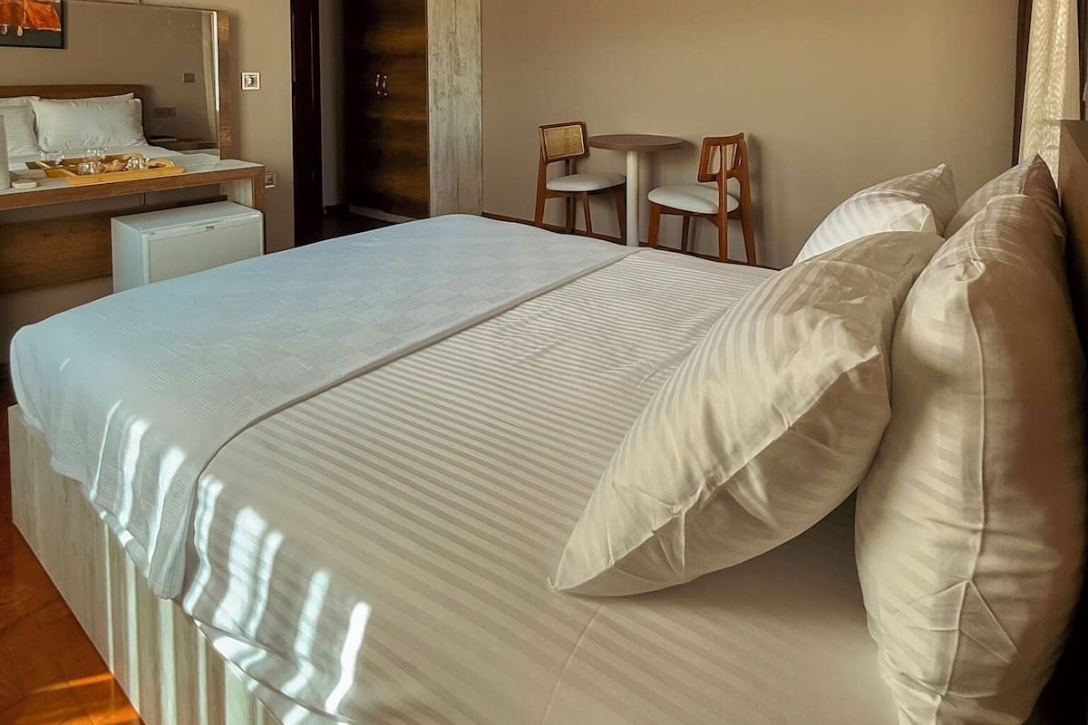 Doppia Exclusive, balcone, vista mare parziale | Ferro/asse da stiro, Wi-Fi gratuito