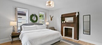 Modern Boutique Stay w/ Plush King Bed- Hare Suite
