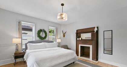 Modern Boutique Stay w/ Plush King Bed- Hare Suite