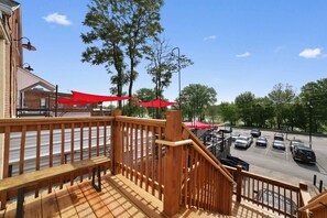 Property grounds - Modern Boutique Stay w/ Plush King Bed- Hare Suite (Saint Charles)