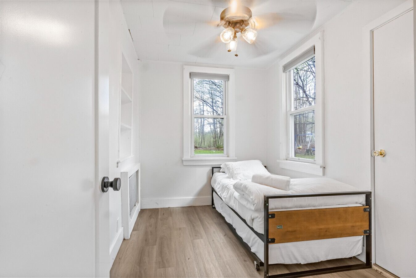 Travel cot, WiFi, bed sheets