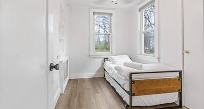 Budget-Friendly Home | Sleeps 16 · WiFi · Free Parking