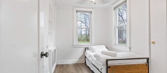 Spacious Dream Home for 18: with Playground!