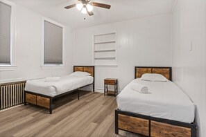 Travel cot, WiFi, bed sheets