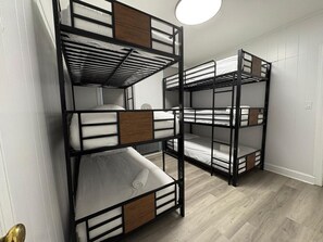 Vauvan matkasänky, Wi-Fi, vuodevaatteet