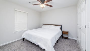 1 habitación, tabla de planchar con plancha, wifi y ropa de cama