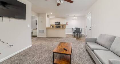 Budget 1BR Near Ft. Moore & Airport w. HDTV & WiFi