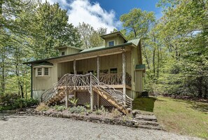 Exterior - Deer Lodge - Gorgeous Cabin with Hot Tub & Pickleball - Near Hiking + Waterfalls (Lake Toxaway)