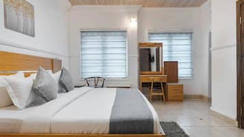 Deluxe Apartment, Balcony, City View | 1 bilik tidur, meja, ruang kerja komputer riba