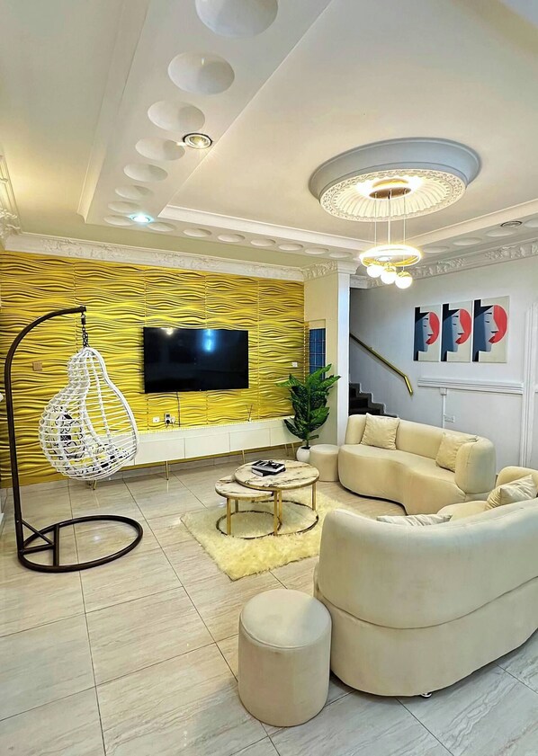 Deluxe Apartment, Balcony, City View | Living area - Geminge Shortlets and Apartments (Port Harcourt)