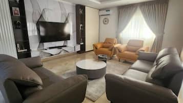 Deluxe Apartment, Balcony, City View | Living area