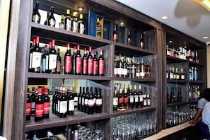 Deluxe-Apartment, Balkon, Stadtblick | Minibar