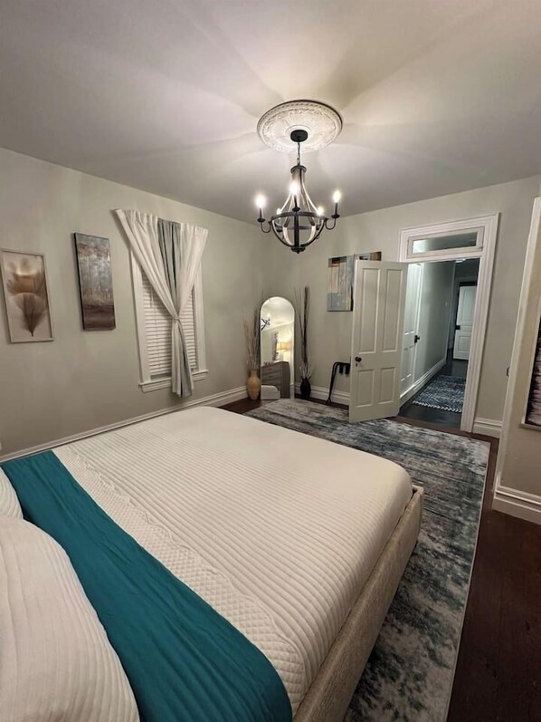 4 bedrooms, desk, iron/ironing board, travel cot