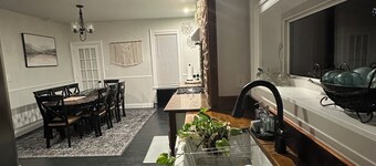The Brick house on Lincoln-Walk to Shops, 15 Min to Gettysburg