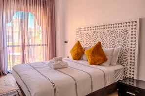 4 bedrooms, bed sheets