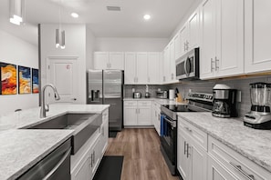 Fridge, microwave, stovetop, dishwasher