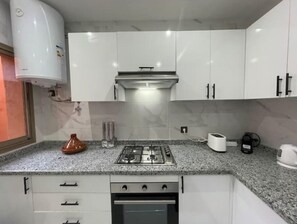 Refrigerador, microondas, horno, lavavajillas