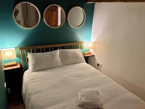 Iron/ironing board, free WiFi, bed sheets
