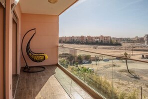 Interior - City Haven : Pearl Garden Pool & View (Marrakech)