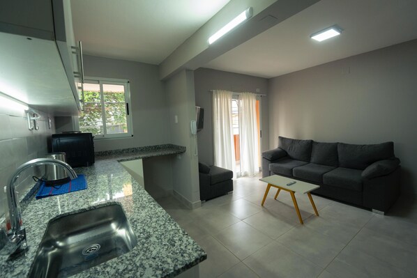TV - 2-bedroom apartment in welcoming Posadas with AC, WiFi. Enjoy your stay (Posadas)
