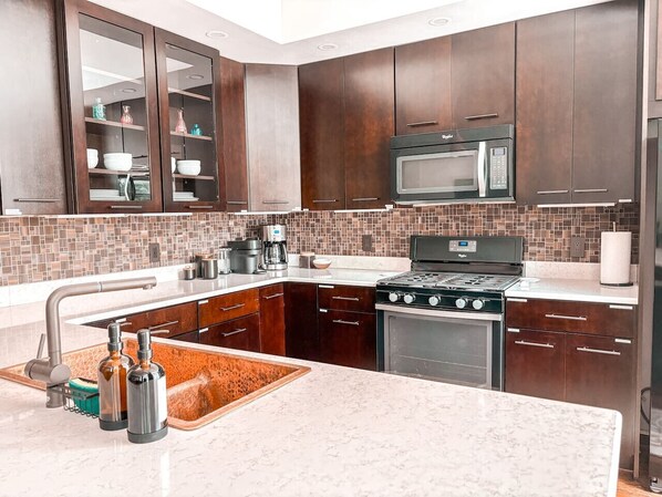 Fridge, microwave, oven, stovetop